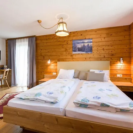 Pensjonat Gaestehaus Zugspitzblick 3*