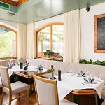 בית הארחה Gaestehaus Zugspitzblick 3*