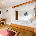 בית הארחה Gaestehaus Zugspitzblick