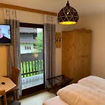 Gaestehaus Zugspitzblick 3*