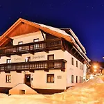 Vendégház Gaestehaus Zugspitzblick