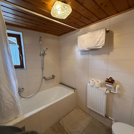 Gaestehaus Zugspitzblick 3*